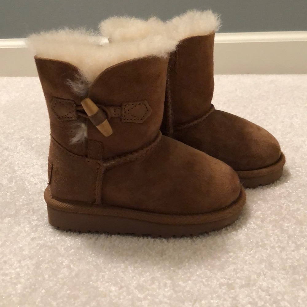 Kids Ugg Boots Size 6